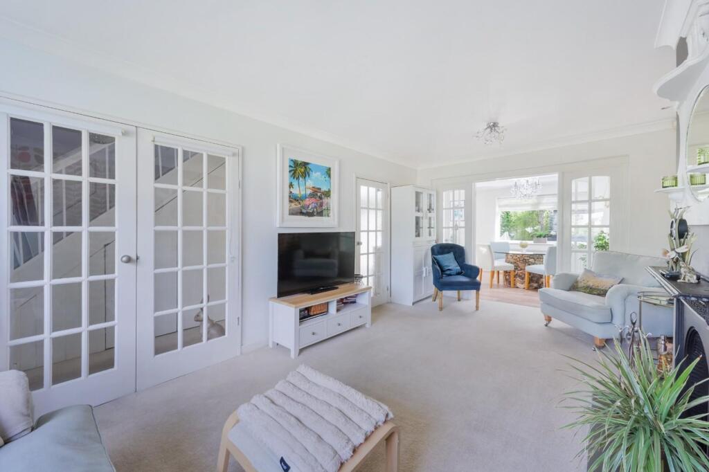 Avenue Close, Tadworth, KT20 - View 5