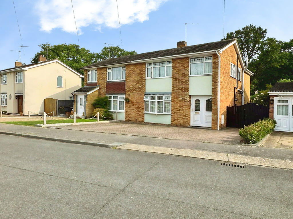 Main image of property: Toppesfield Avenue, Wickford, SS12 0PB