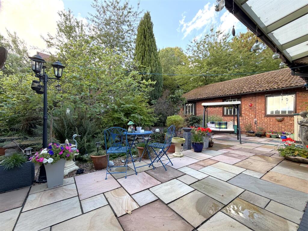 The Limes, Low Street, Elston, Newark photo 3