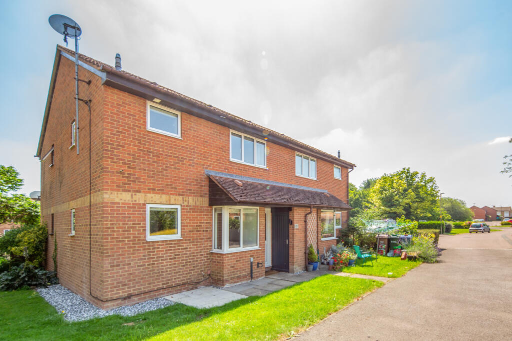Main image of property: Moor Pond Close, Bicester, Oxfordshire