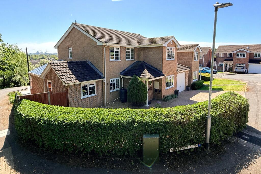 Main image of property: Minchin Green, Binfield, Bracknell, Berkshire, RG42