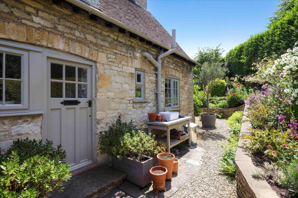 Winchcombe, Cheltenham, Gloucestershire, GL54 photo 4
