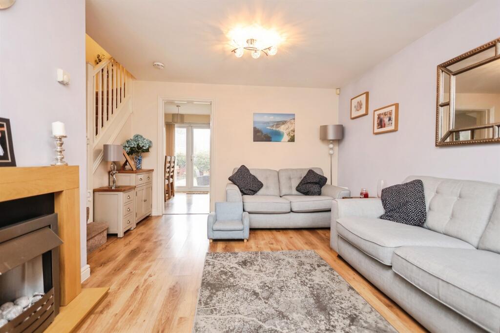 House in Sandwell, Perry's Lake - More