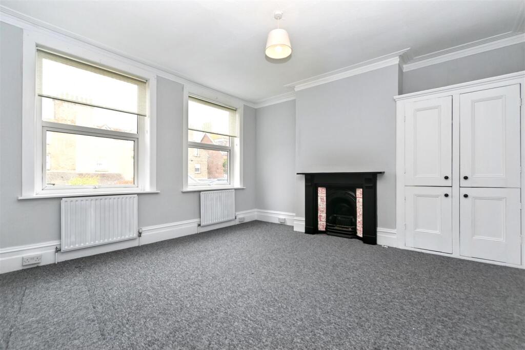 House in Eastbourne, Little Chelsea, Upperton - More