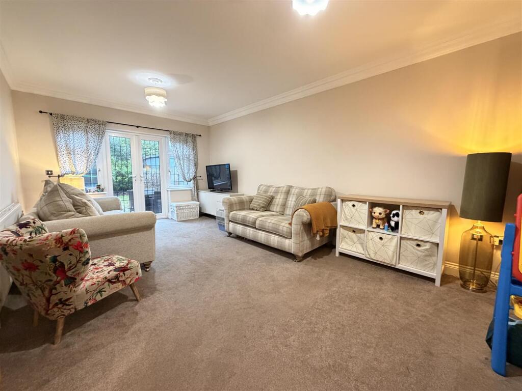 Highlands Boulevard, Leigh-On-Sea photo 4