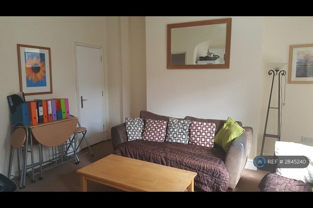 5 bedroom terraced house for rent