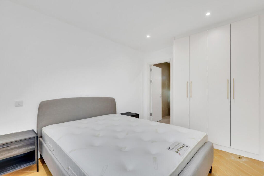Apartment in London - More