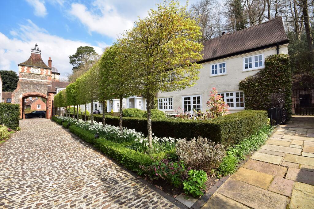 Main image of property: Moor Park House Way, Farnham, Surrey, GU10