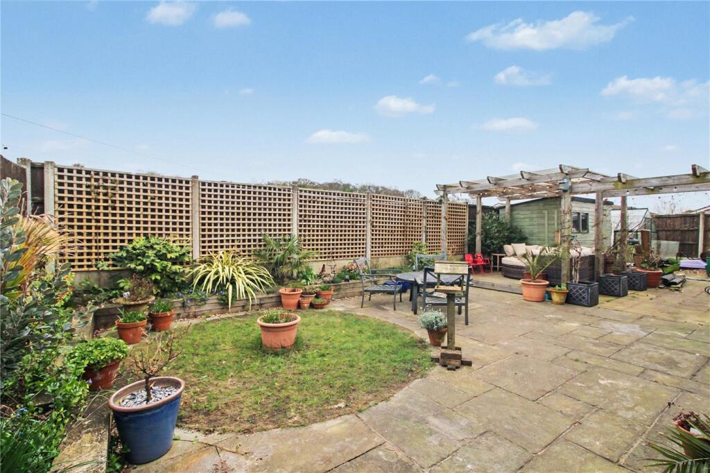 Cawstons Meadow, Poringland, Norwich, Norfolk, NR14 photo 2