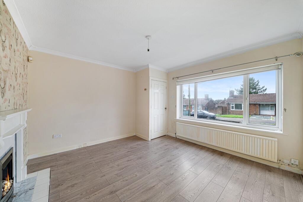 46 The Crescent, Bolton, BL7 photo 4