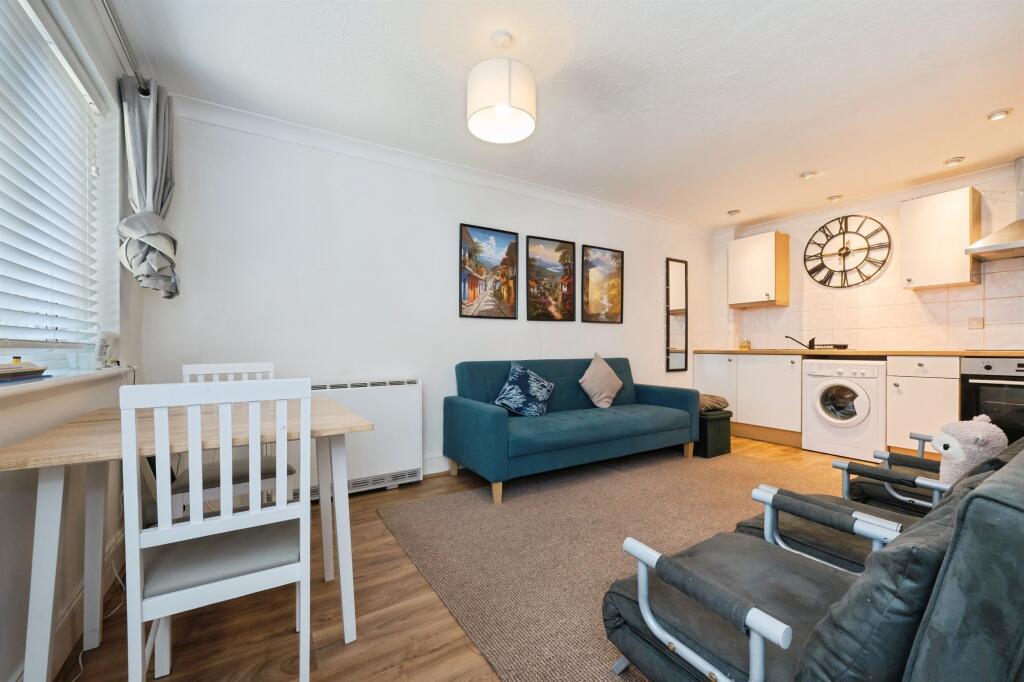 House in Southampton - View 3