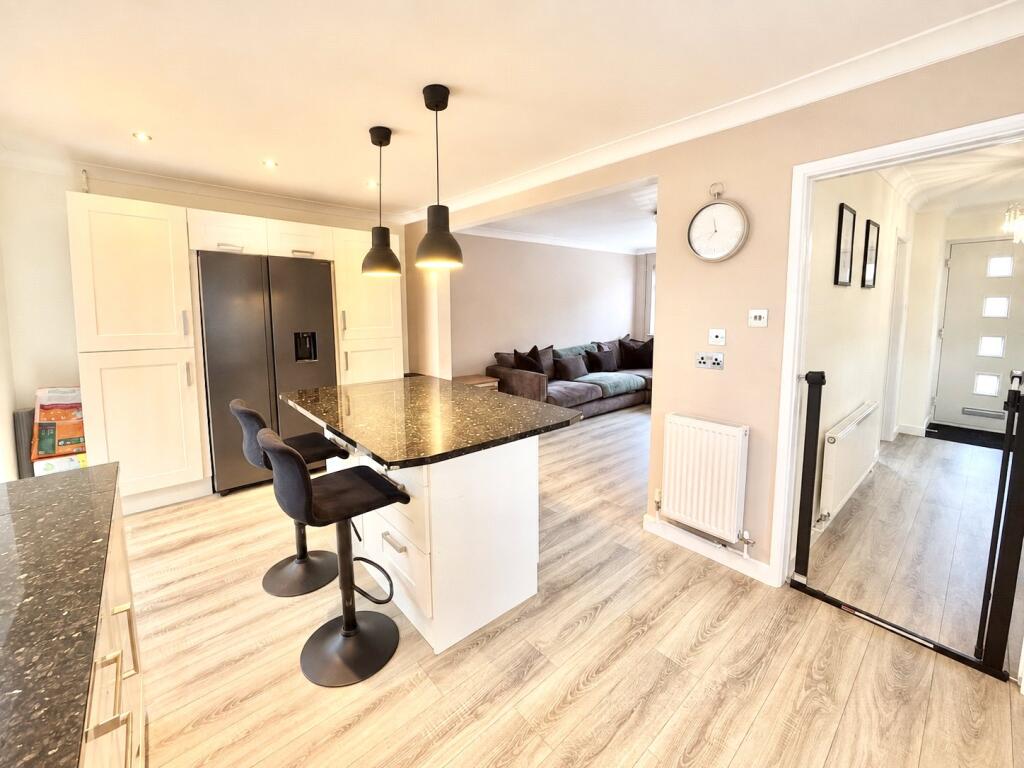 House in Swindon, Kingshill, Okus - More