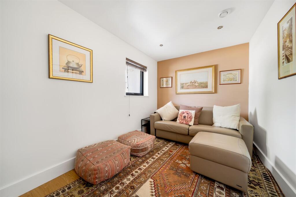House in Dorchester, Crossways - More