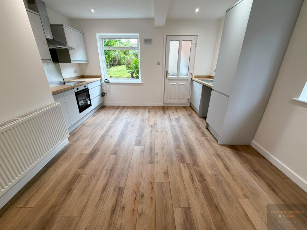 3-bed semi-detached on Coniston Drive, Ilkeston, Derbyshire, £195,000