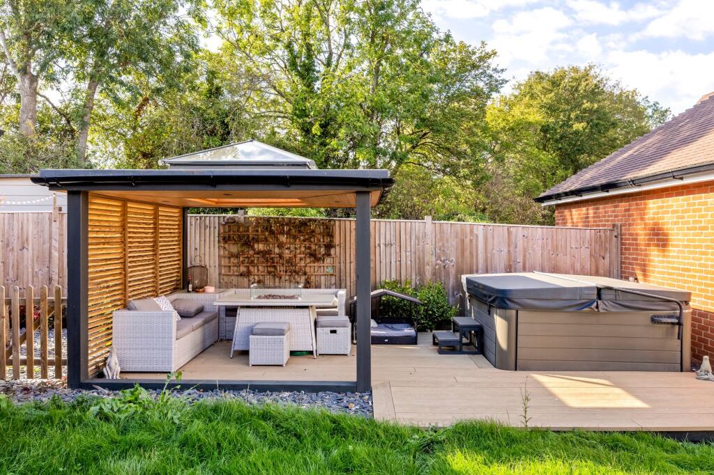 House in Chichester, Wisborough Green - View 3