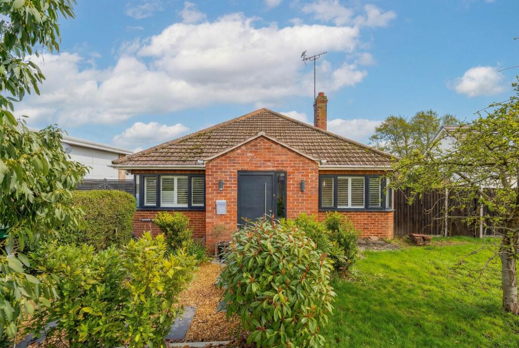 2-bed bungalow on Glatton Road, Sawtry, Huntingdon, Cambridgeshire, PE28 5SY, £350,000