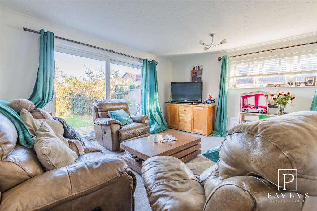 Sherborne Close, Kirby Cross, Frinton-On-Sea photo 3