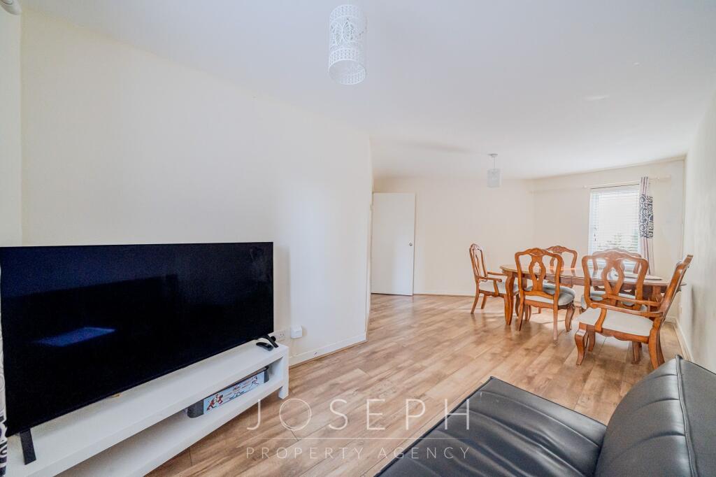 Apartment in Ipswich, Suffolk - View 2
