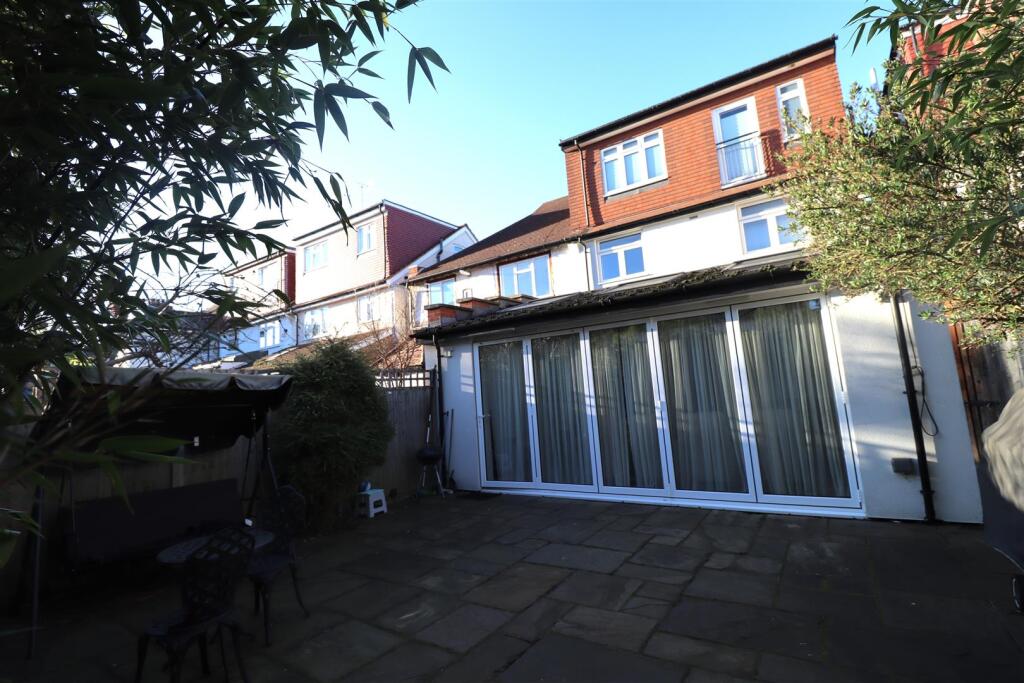 House in London, Golders Green - More