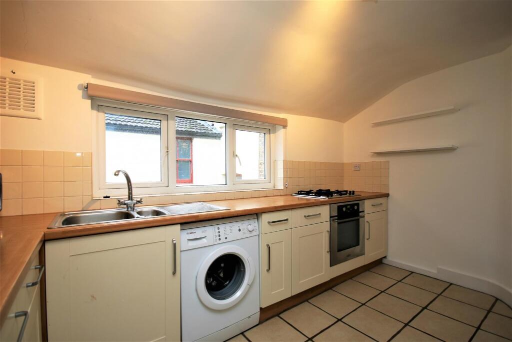 Apartment in London, Taverner Square, Finsbury Park - View 3