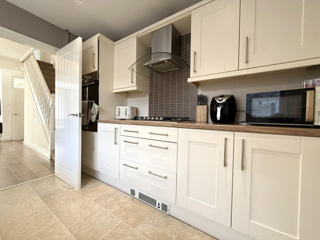 House in Cwmaman, Aberaman South - More