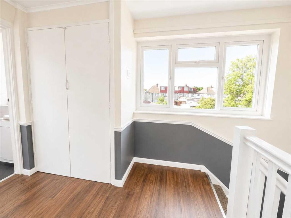 Apartment in Southall - More