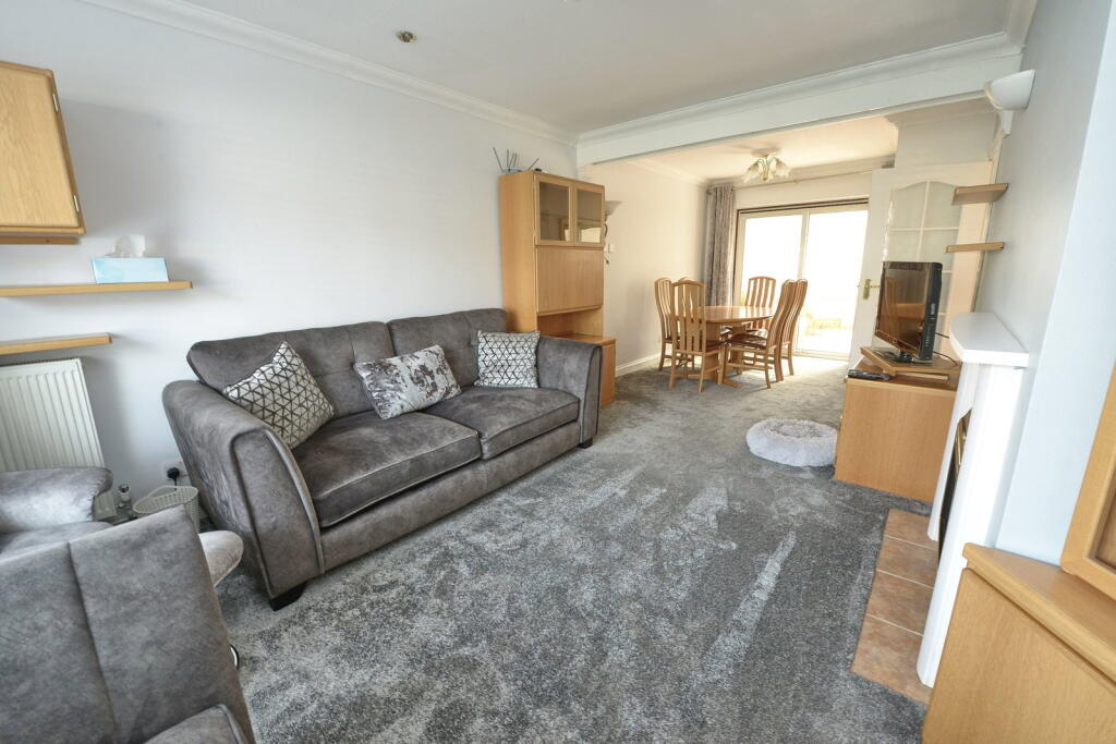 Frome Close, Farnborough, GU14 9NP photo 4