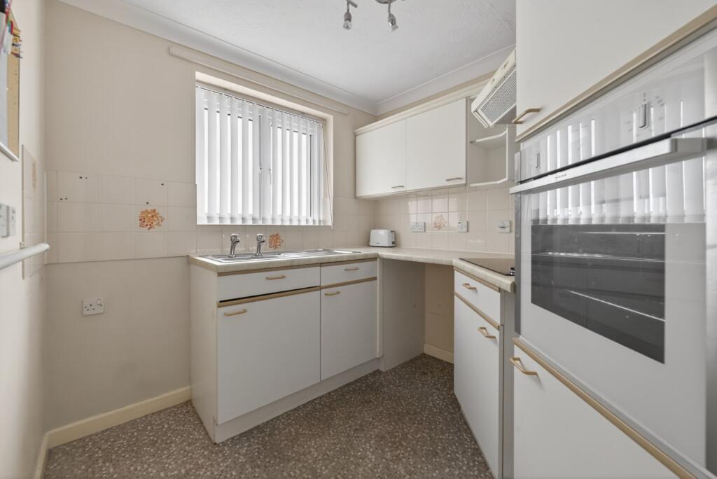 Glendower Court, Velindre Road, Cardiff, CF14 2TF photo 4