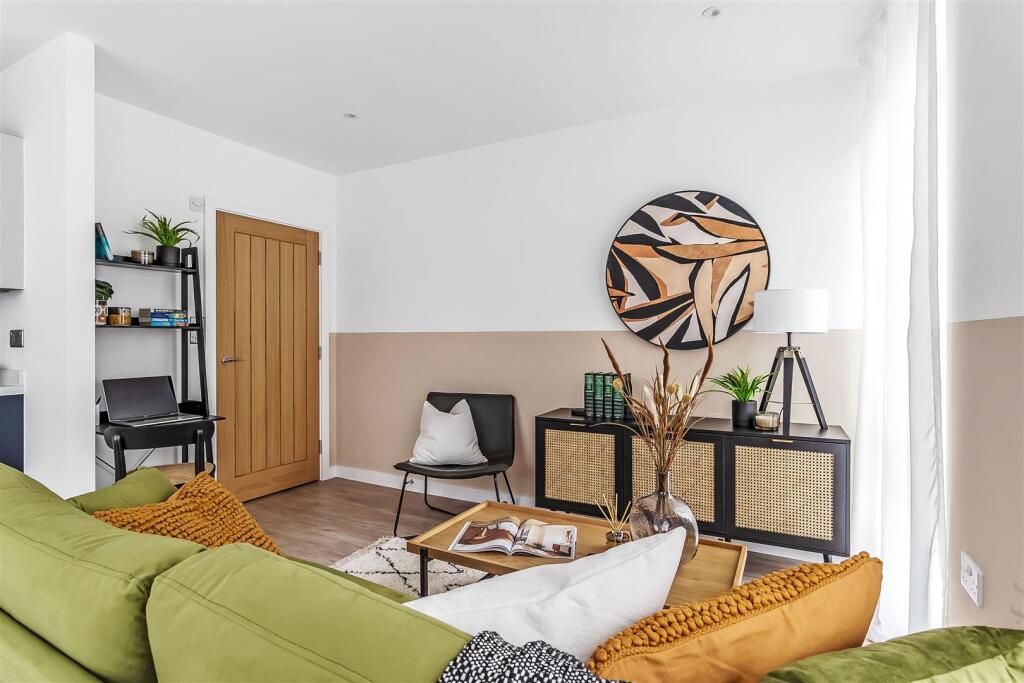 Thornetts House, Leatherhead, KT22 photo 4