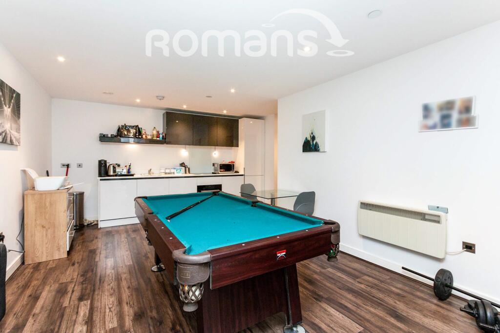 Apartment in Basingstoke and Deane, Kings Furlong - View 4