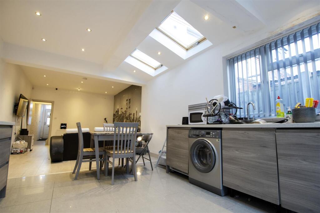 6 bedroom house for rent