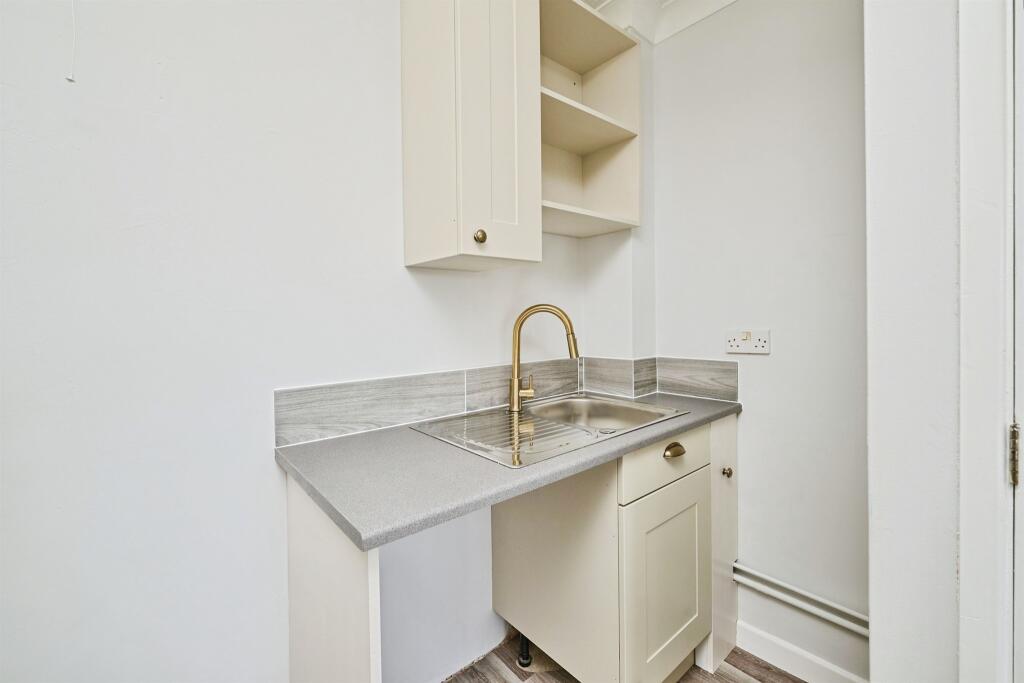 Apartment in Peterborough, Orton Longueville - More