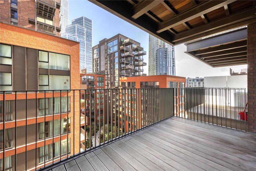 2-bed flat on Viaduct Gardens, London, SW11, £950,000