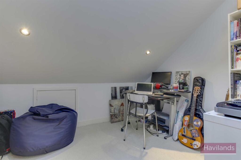 Apartment in London, Winchmore Hill, Edmonton - More