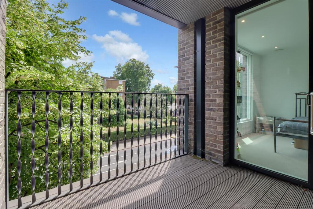 Apartment in London - More