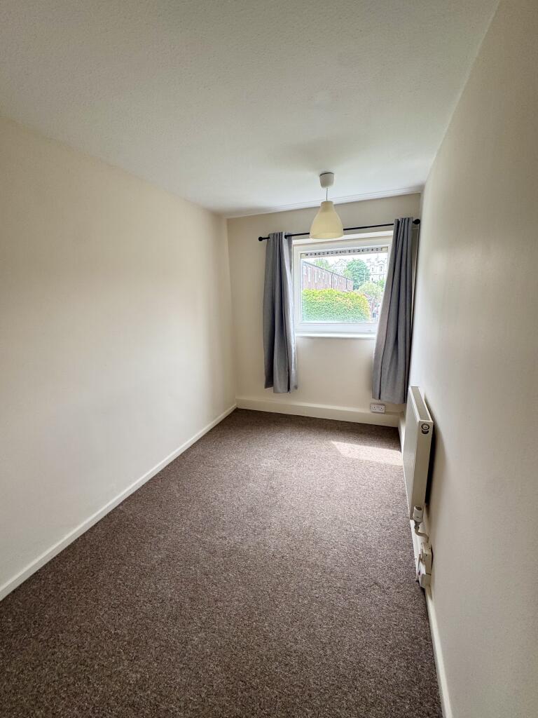 Apartment in London, Lennox Estate, Roehampton - View 6