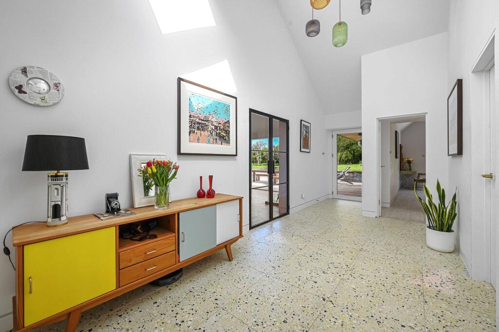 House in Stevenage - View 5