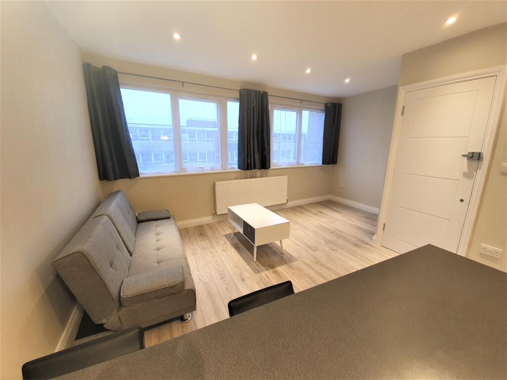 Apartment in Luton - View 5