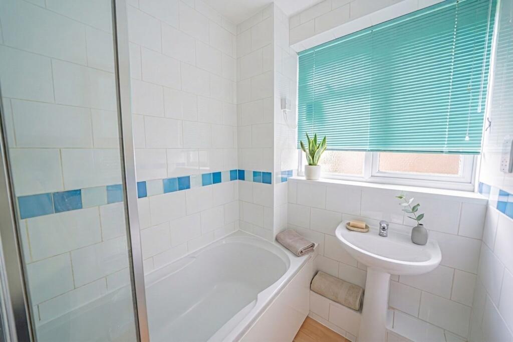 Apartment in Solihull, West Midlands - More