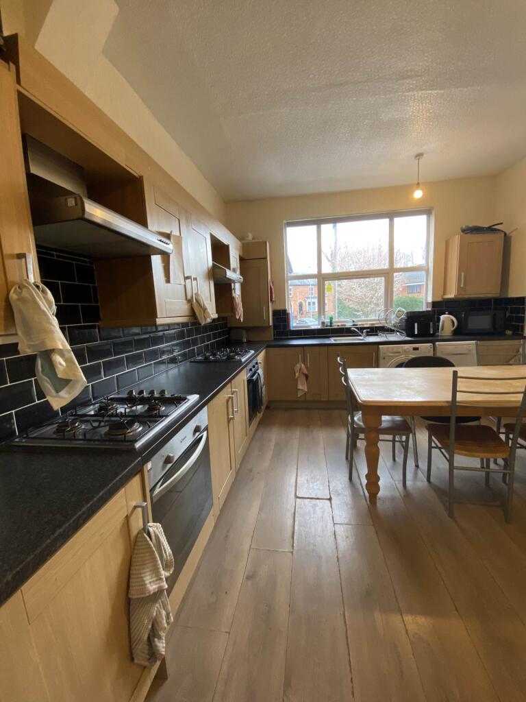 Apartment in Manchester, Ladybarn, Fallowfield - View 2