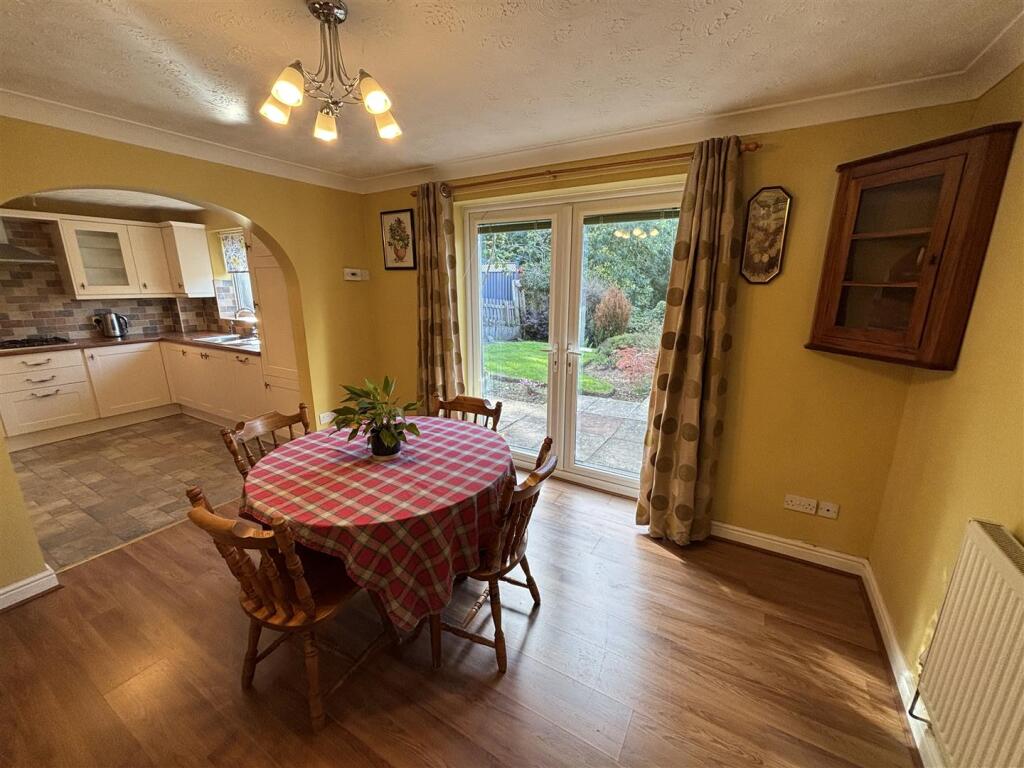 Peartree Close, Glenfield, Leics photo 4