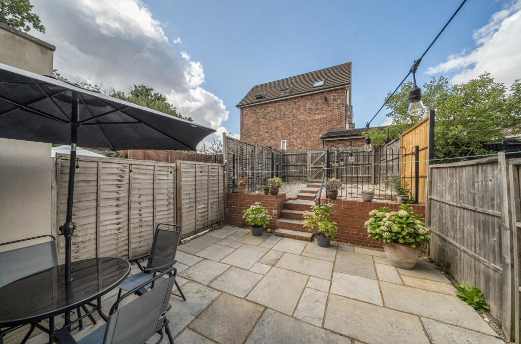 House in Reading - View 4