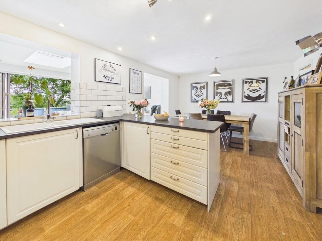 House in Gedling, Nottinghamshire - View 5