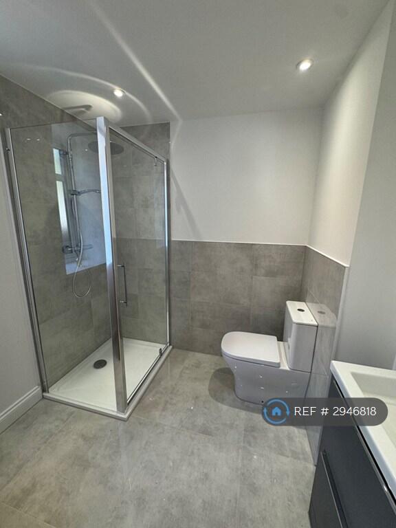 House in Redhill - View 5