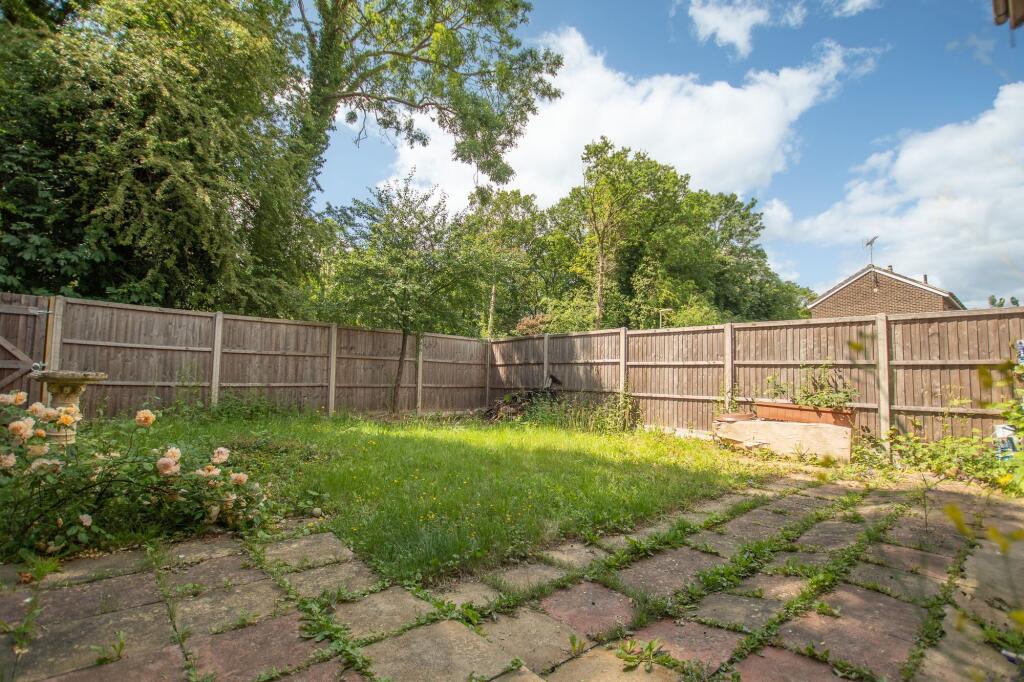 Greville Close, Guildford, GU2 photo 2