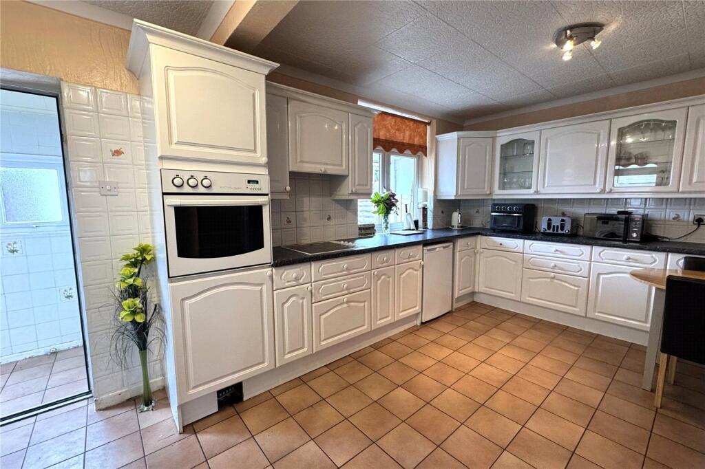 House in Rushmoor, Cove, Farnborough - View 4