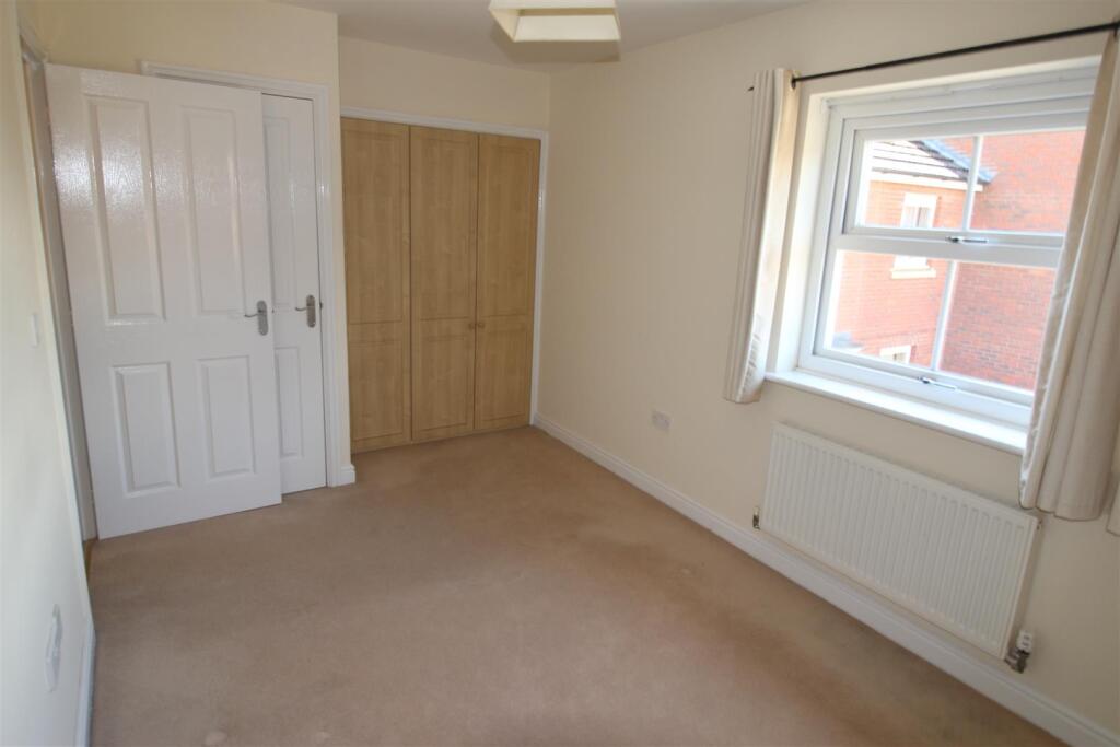 House in Rushden, North Northamptonshire - More