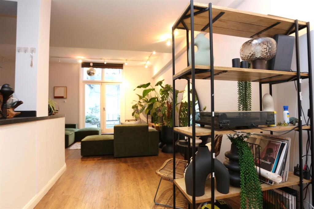 Apartment in Brighton - More