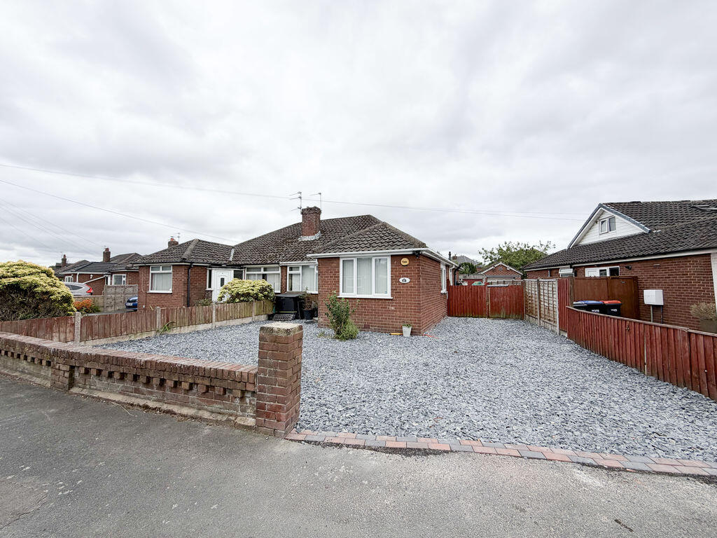 Main image of property: 27 Kelsons Avenue, Thornton-Cleveleys, FY5 4DW