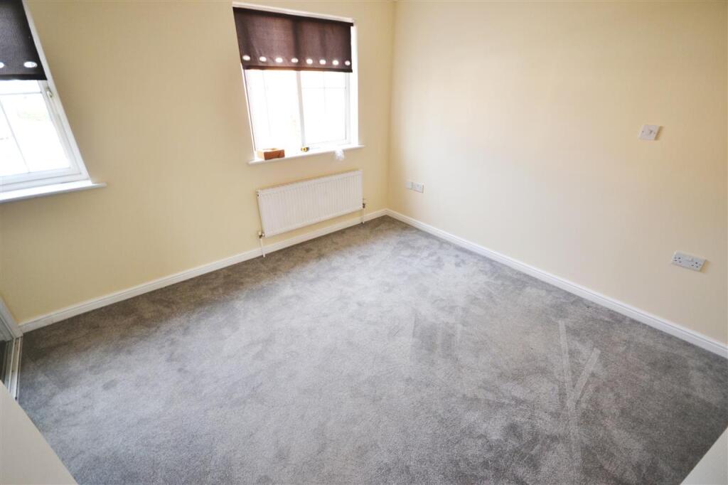 House in Chadwell St Mary, Essex - View 5